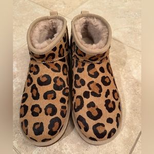 UGG size 9. Like new